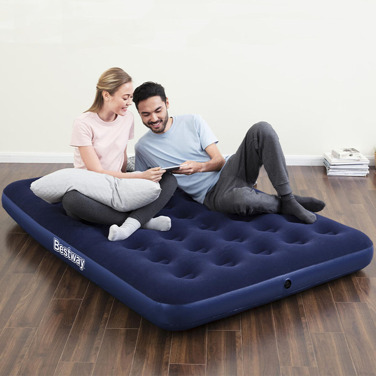Colchón hinchable Bestway azul para exterior, 137 x 191 cm — imagen 5