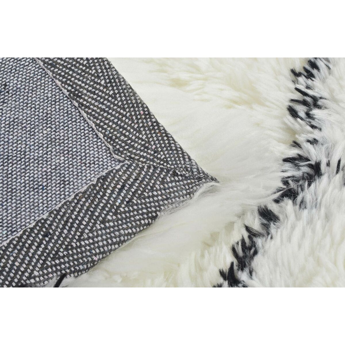 Alfombra de poliéster blanca con rombos, 160 x 230 cm — imagen 3
