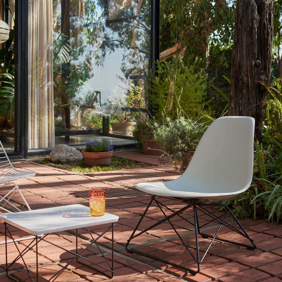 Vitra Eames Plastic Sidechair LSR RE