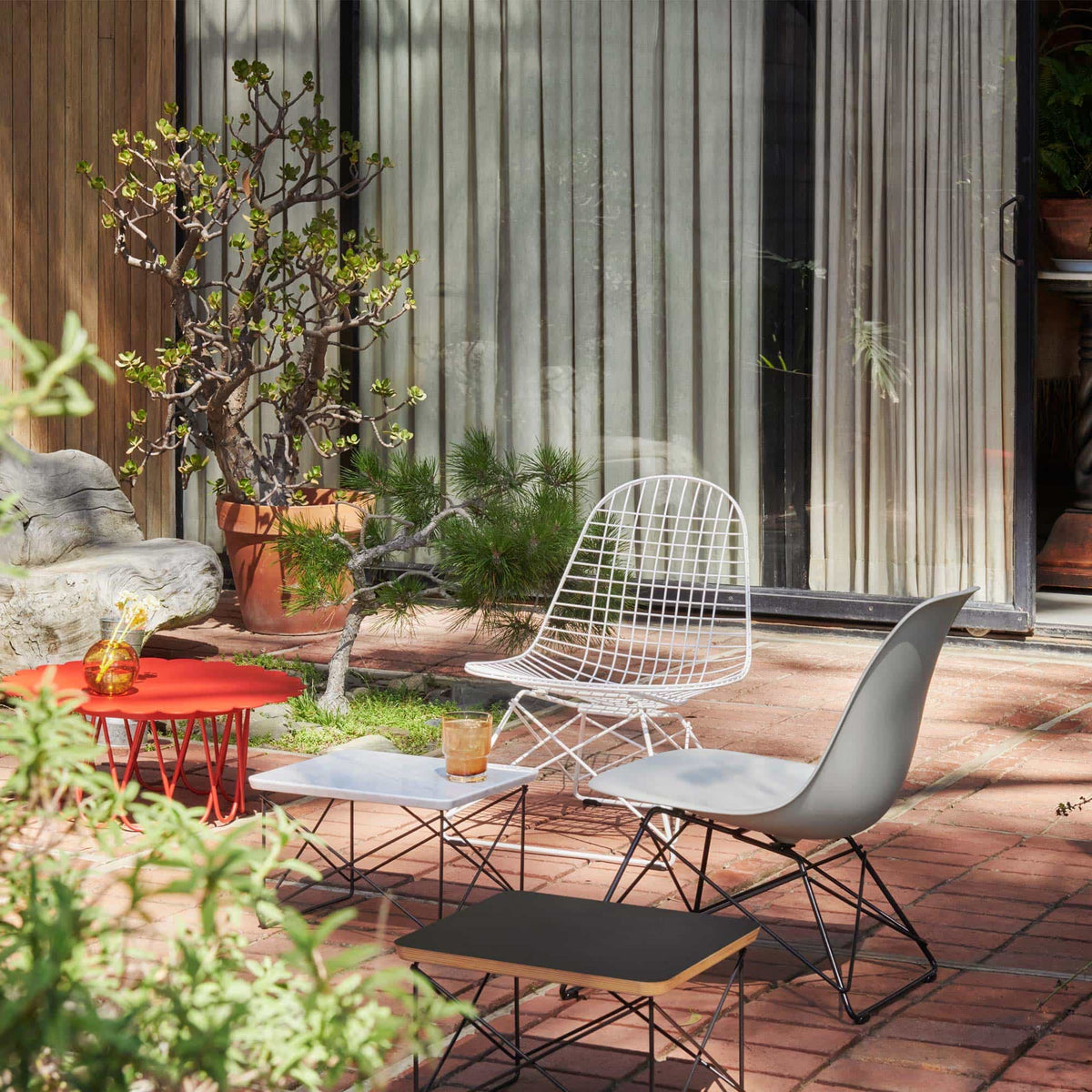 Vitra Eames Fiberglass Sidechair LSR