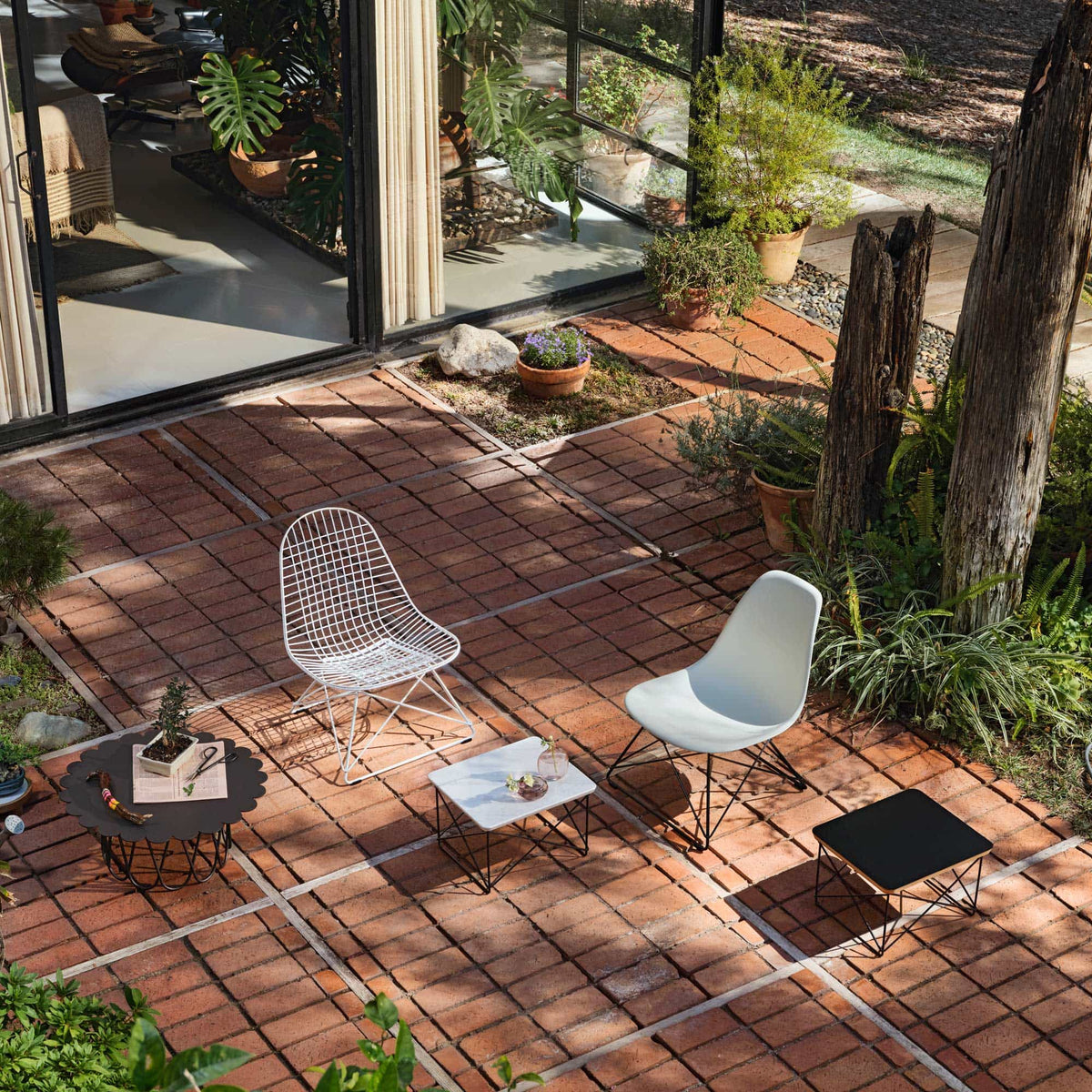 Vitra Eames Plastic Sidechair LSR RE
