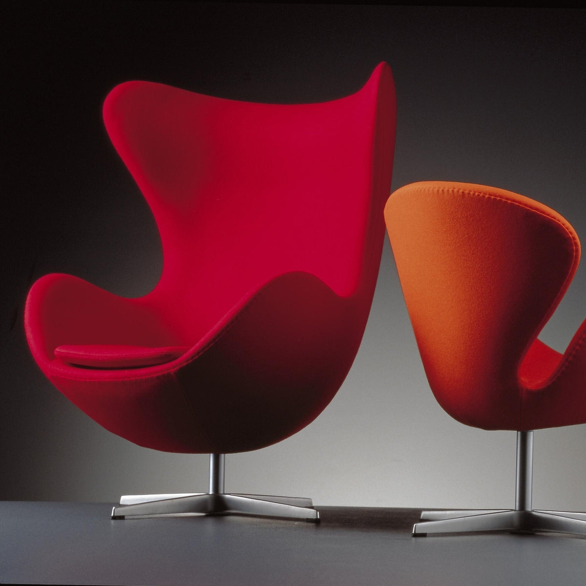 Fritz Hansen Aktion Egg Chair/Das Ei™ Sessel + Hocker Stoff