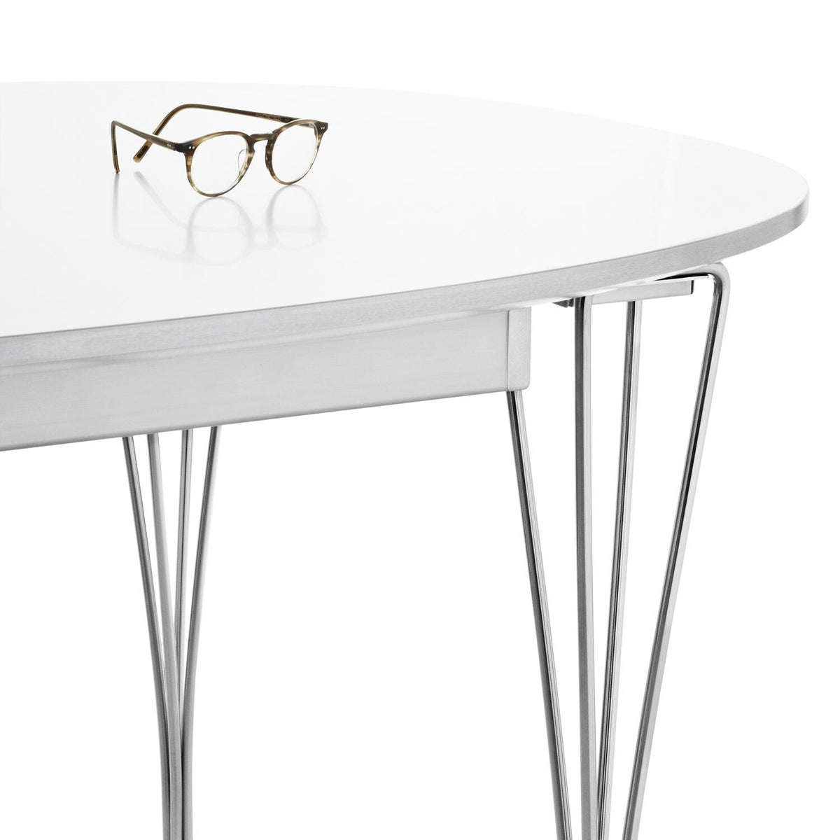 Fritz Hansen B619 Super-elliptischer Tisch Laminat ausziehbar