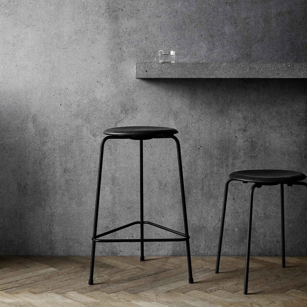 Fritz Hansen DOT™ Hocker Leder Gestell schwarz