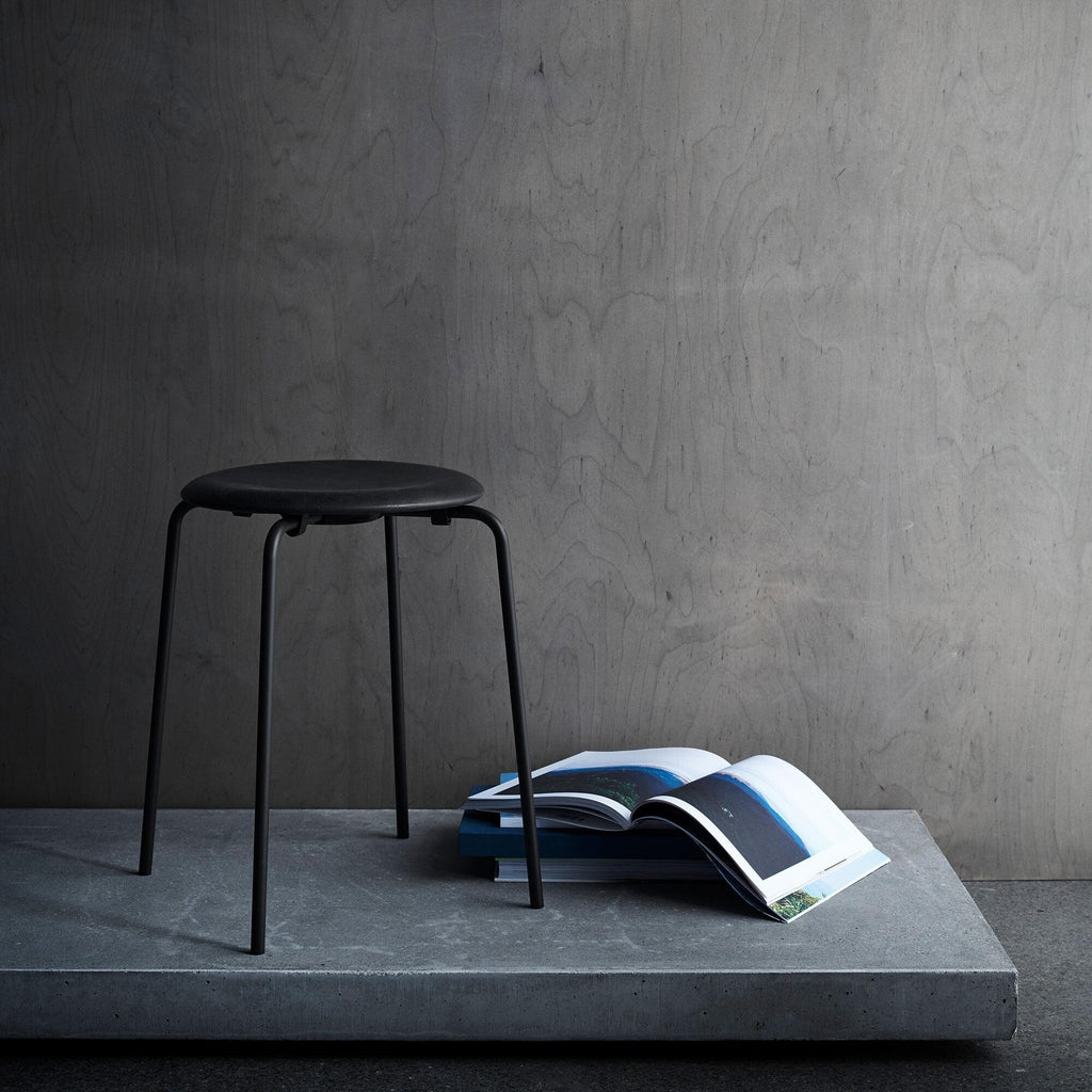 Fritz Hansen DOT™ Hocker Leder Gestell schwarz