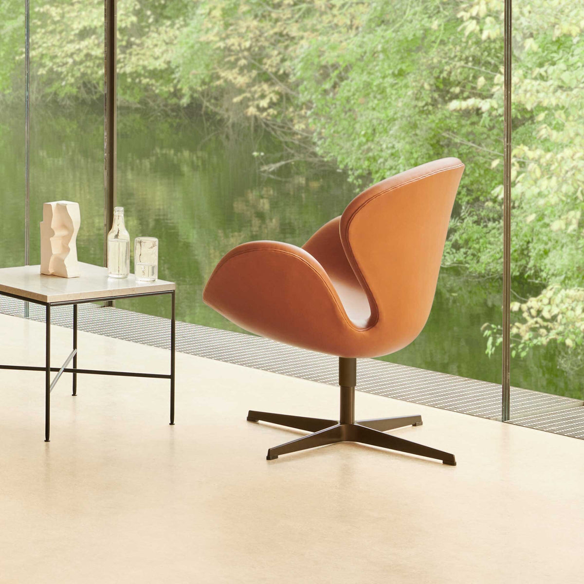 Fritz Hansen Der Schwan™/ Swan™ Sessel Leder Gestell Braun Bronze