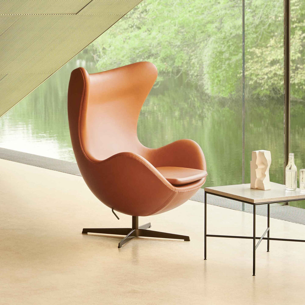 Fritz Hansen Egg/ Das Ei™ Loungesessel Leder Gestell Braun Bronze