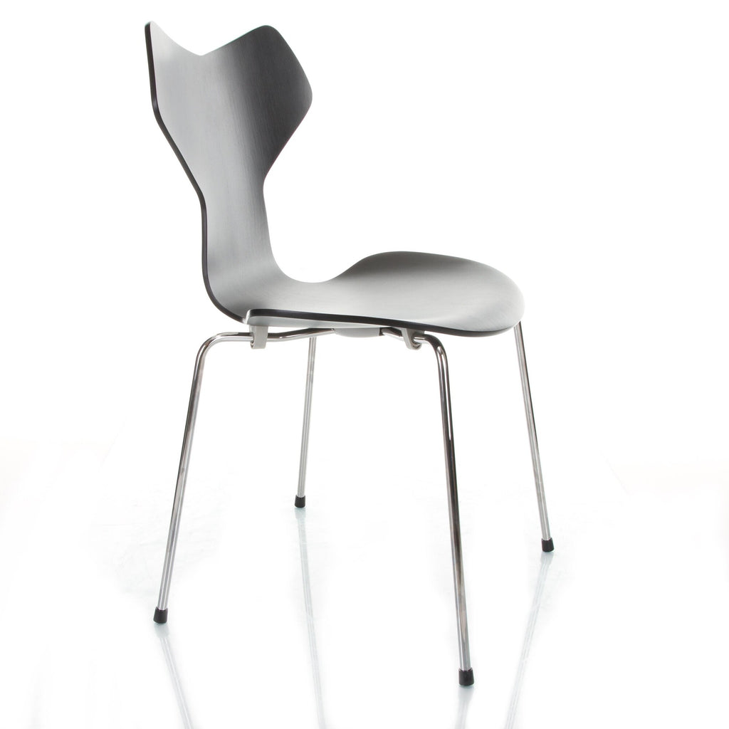 Fritz Hansen Grand Prix™ Stuhl gefärbte Esche