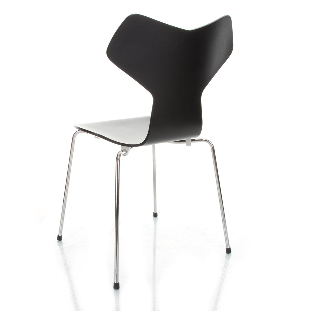 Fritz Hansen Grand Prix™ Stuhl gefärbte Esche