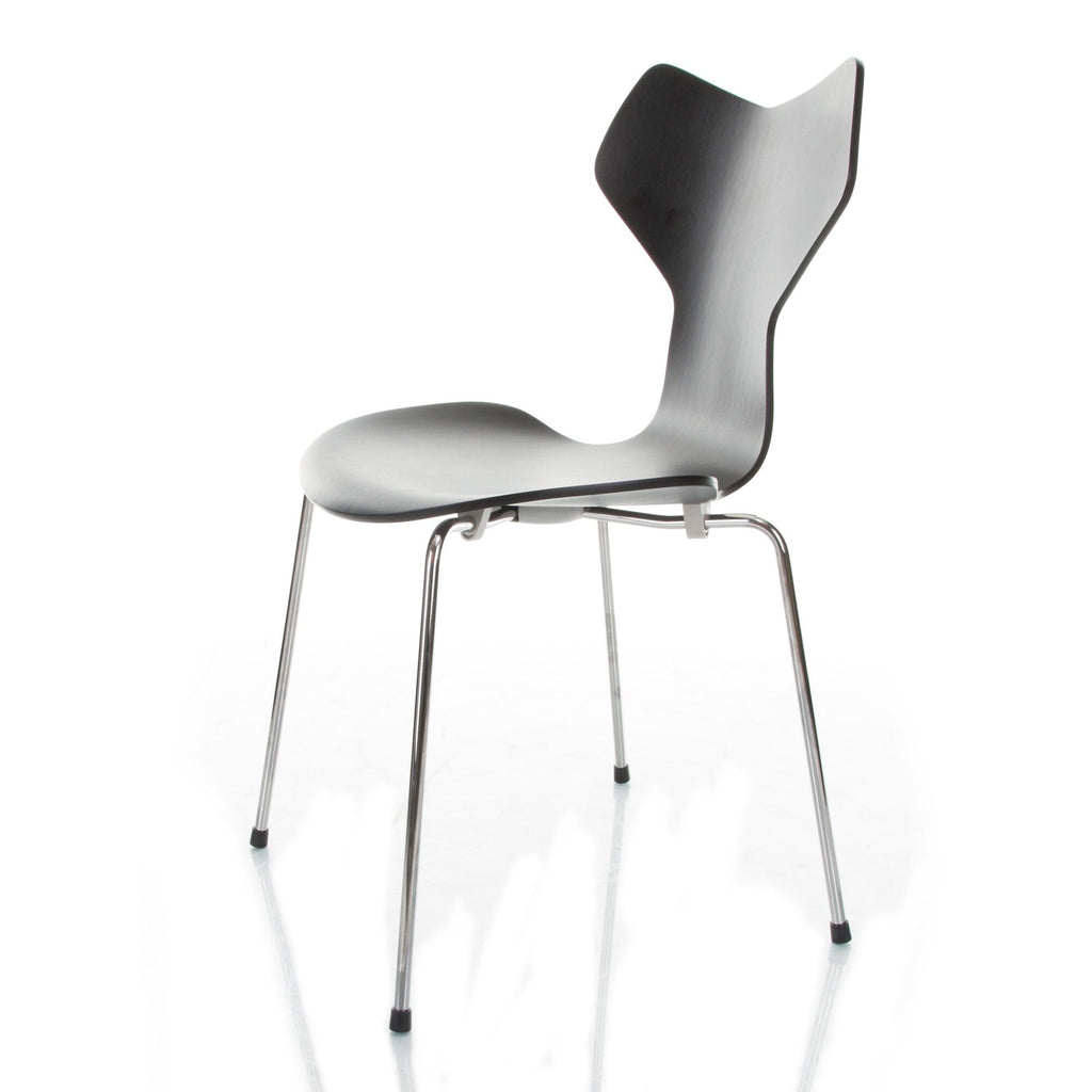 Fritz Hansen Grand Prix™ Stuhl gefärbte Esche