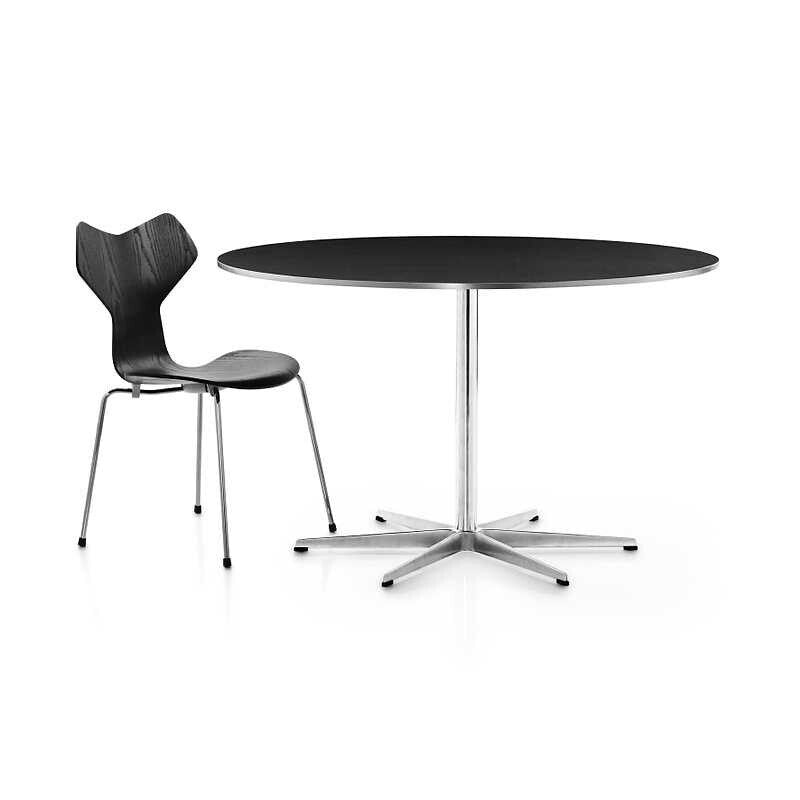 Fritz Hansen Grand Prix™ Stuhl gefärbte Esche