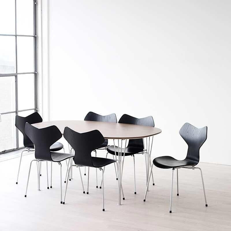 Fritz Hansen Grand Prix™ Stuhl gefärbte Esche