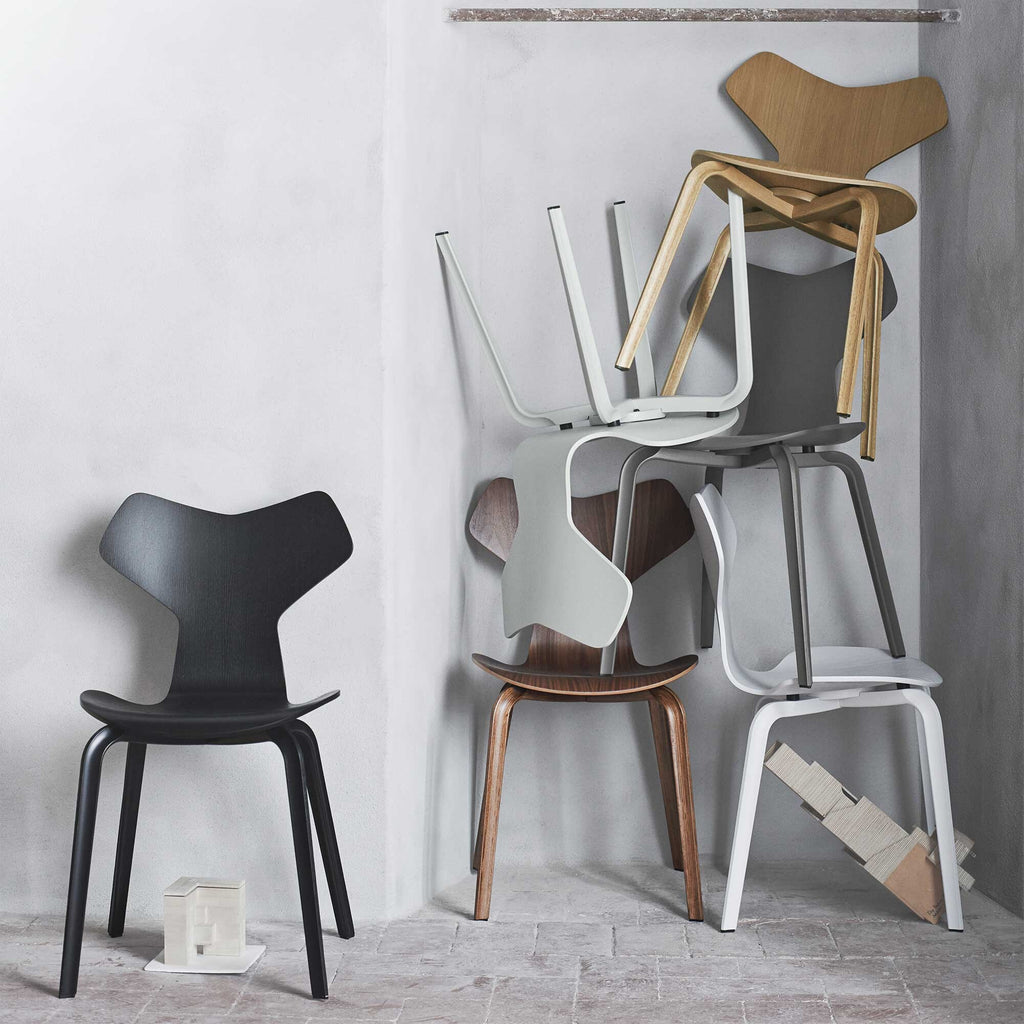 Fritz Hansen Grand Prix™ Stuhl mit Holzgestell