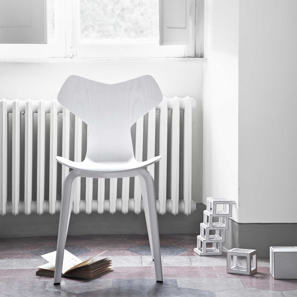 Fritz Hansen Grand Prix™ Stuhl mit Holzgestell