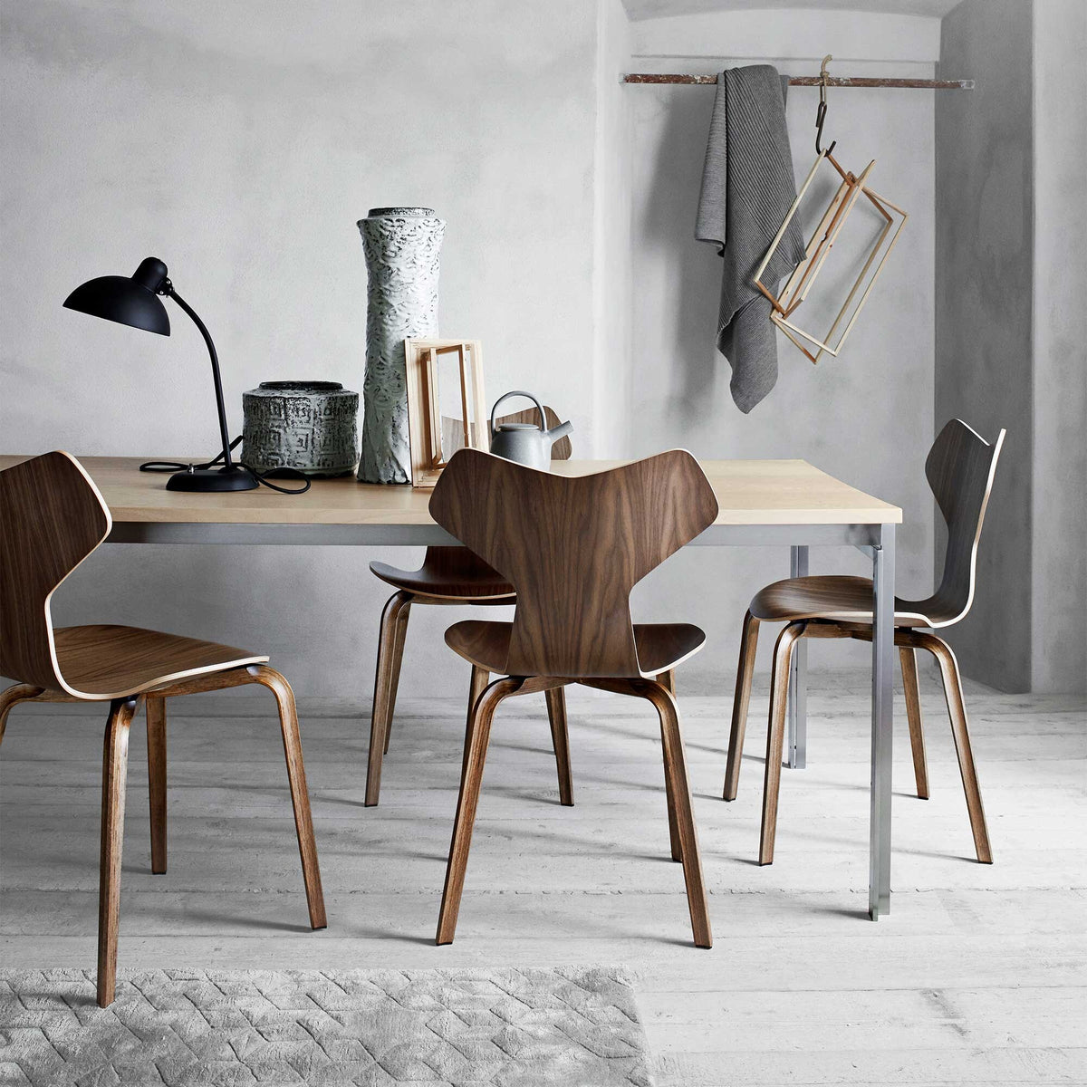 Fritz Hansen Grand Prix™ Stuhl mit Holzgestell