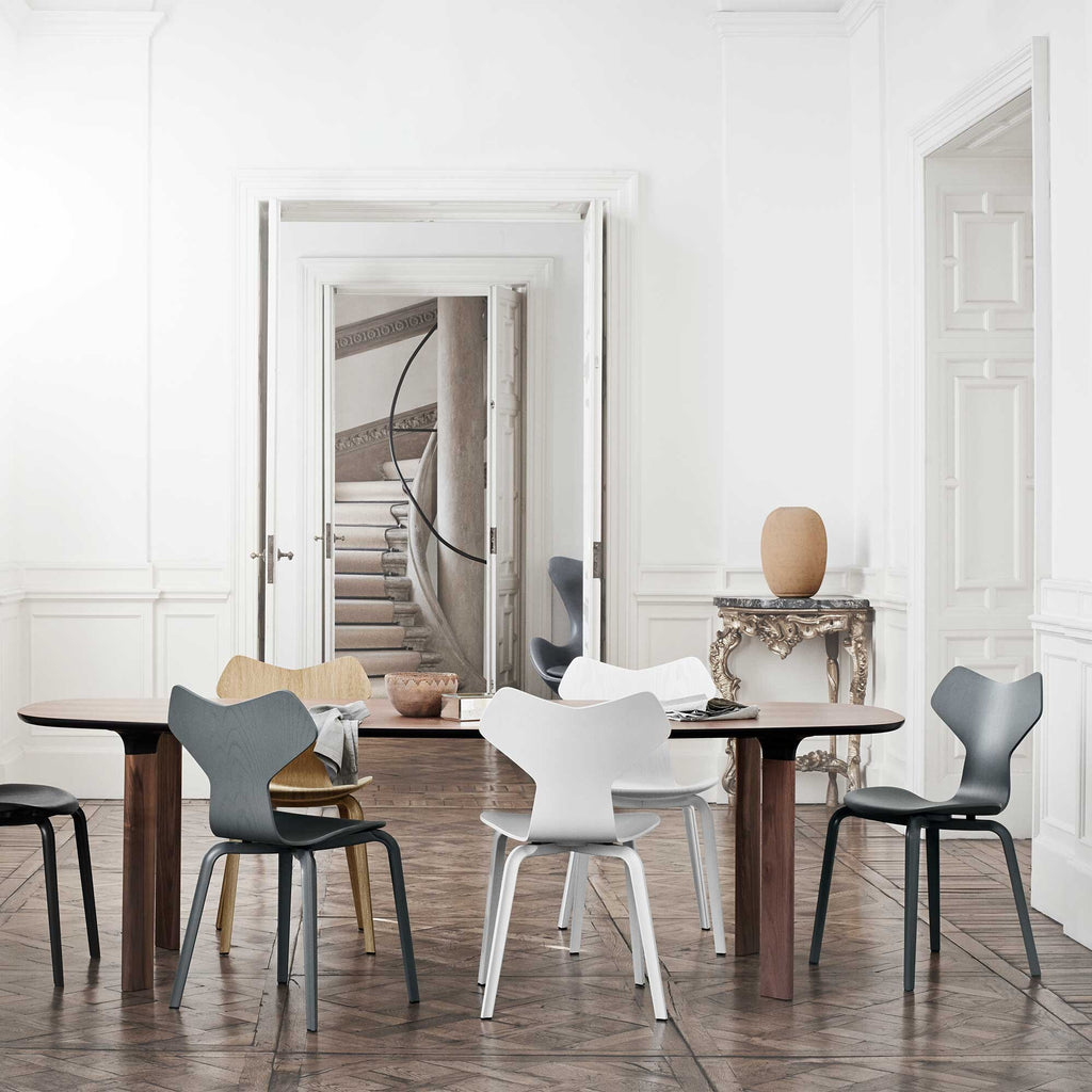 Fritz Hansen Grand Prix™ Stuhl mit Holzgestell