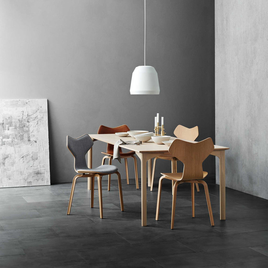 Fritz Hansen Grand Prix™ Stuhl mit Holzgestell