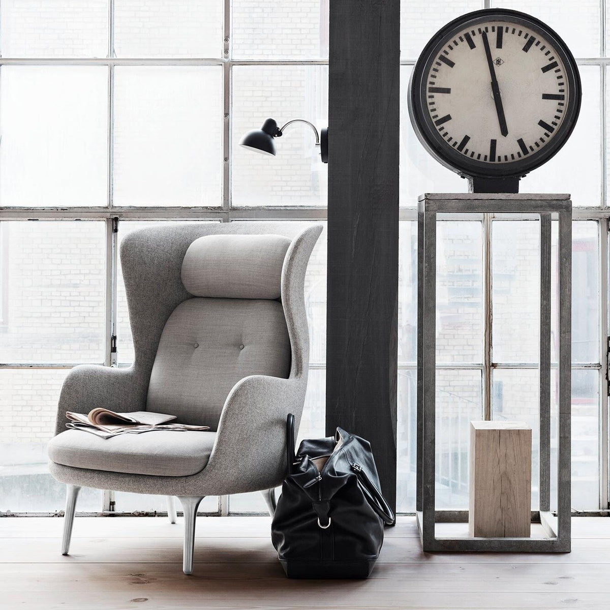 Fritz Hansen Ro™ JH1 Ohrensessel Stoff Füße aus Aluminium