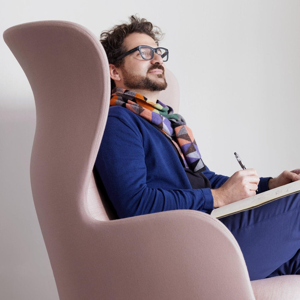Fritz Hansen Ro™ JH1 Ohrensessel Stoff Füße aus Aluminium