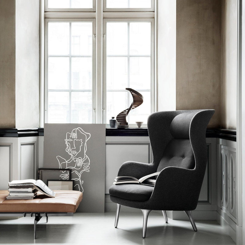 Fritz Hansen Ro™ JH1 Ohrensessel Stoff Füße aus Aluminium