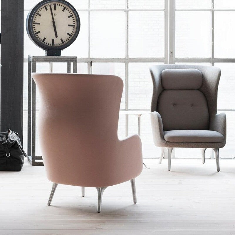 Fritz Hansen Ro™ JH1 Ohrensessel Stoff Füße aus Aluminium