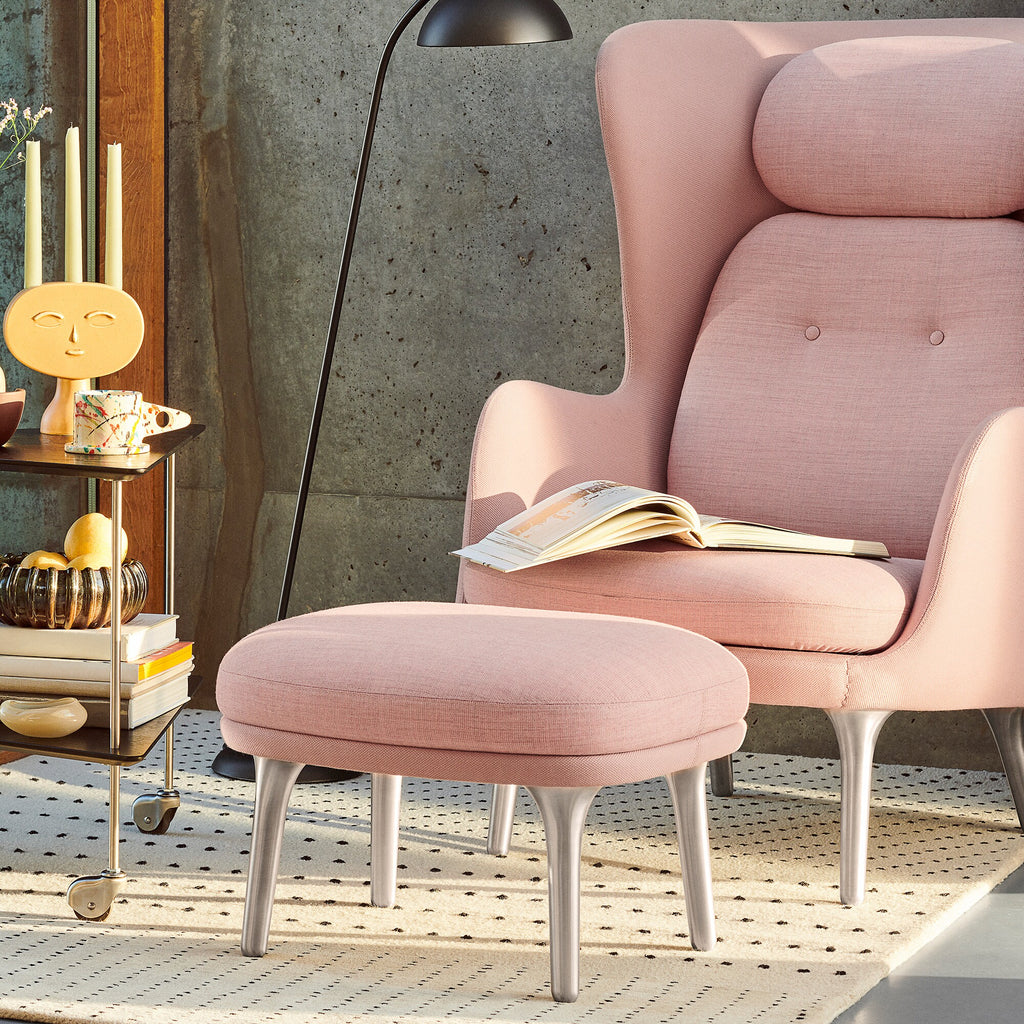 Fritz Hansen Ro™ JH11 Fußhocker Stoff Füße aus Aluminium