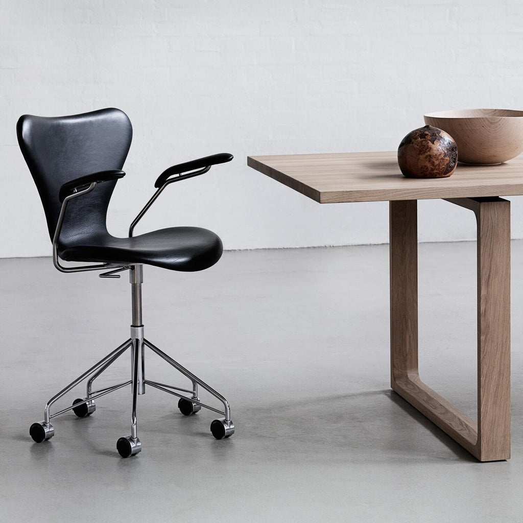 Fritz Hansen Serie 7™ Dreharmlehnstuhl / Bürostuhl
