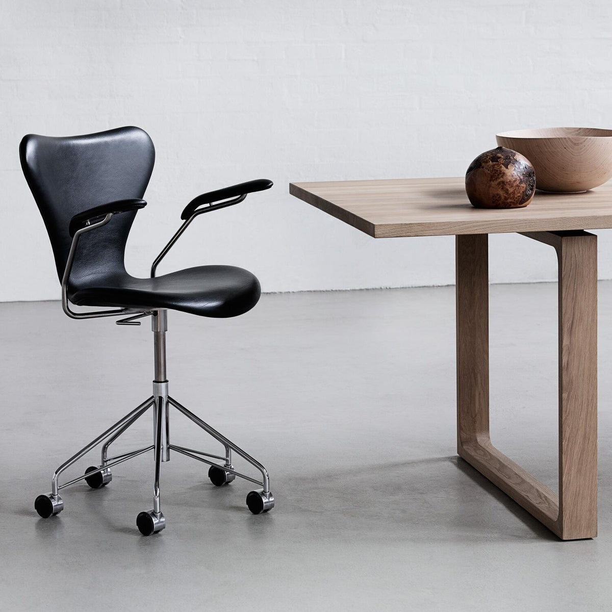Fritz Hansen Serie 7™ Dreharmlehnstuhl / Bürostuhl
