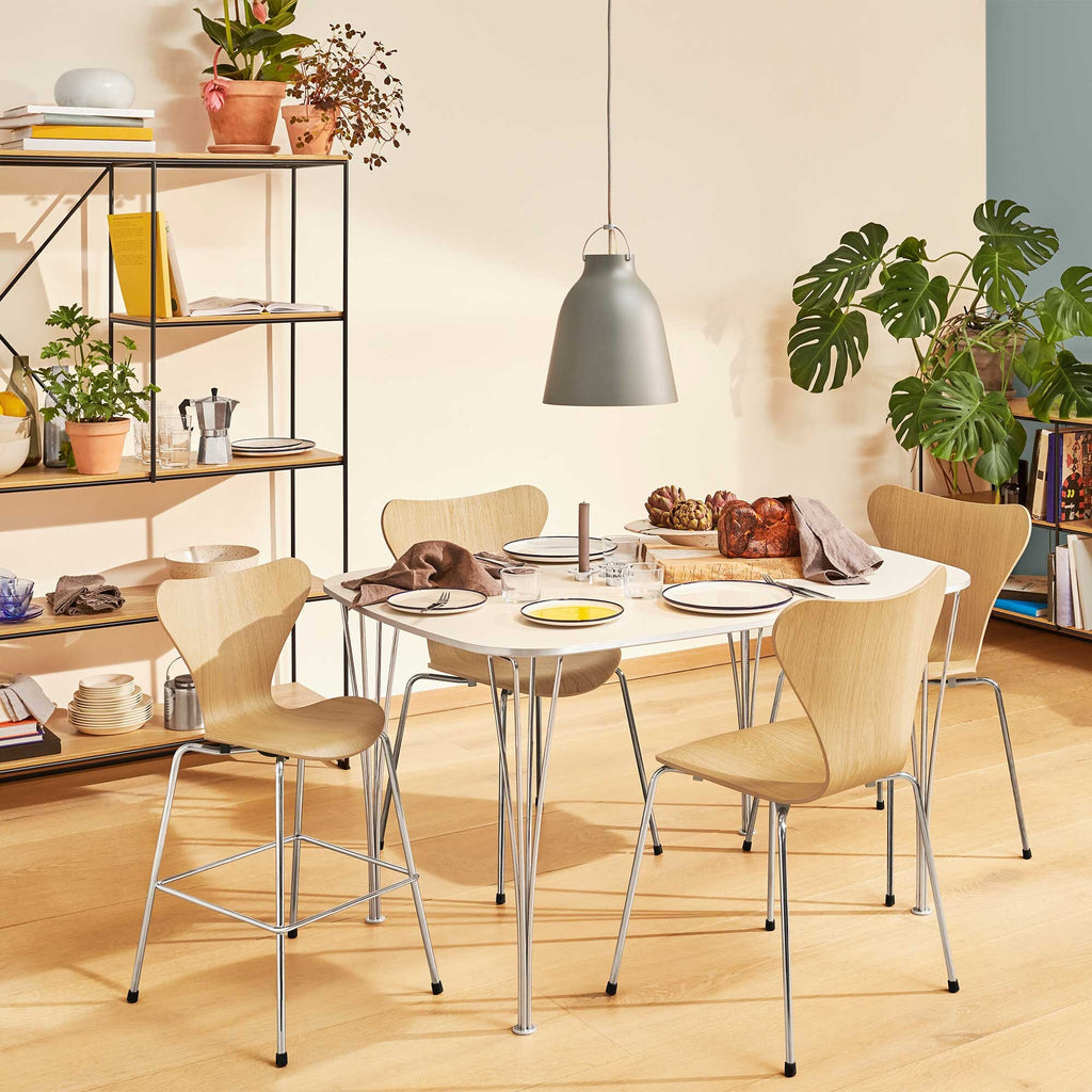 Fritz Hansen Serie 7™ Juniorstuhl Braun Bronze