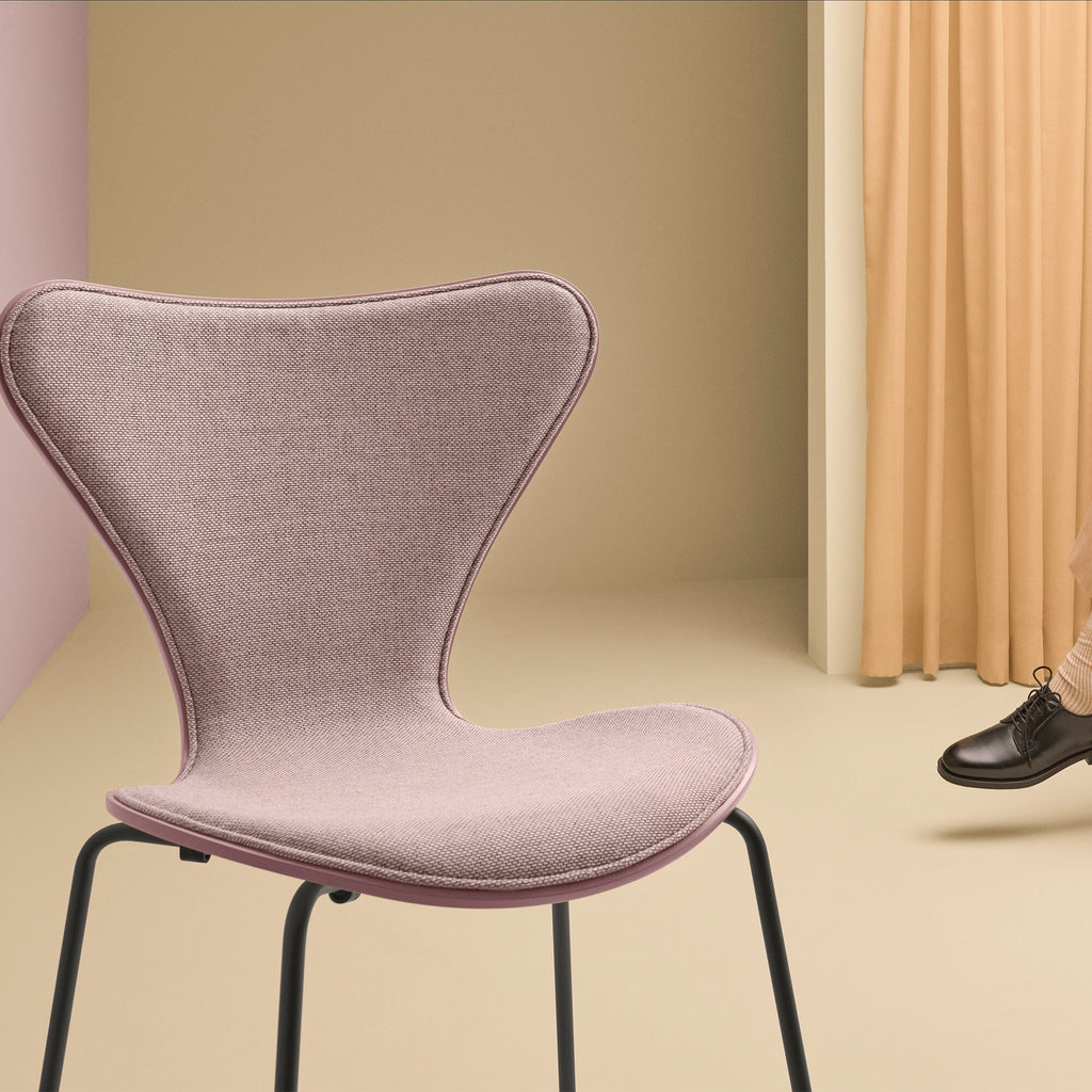 Fritz Hansen Serie 7 Stuhl Vorne gepolstert Warmes Graphit