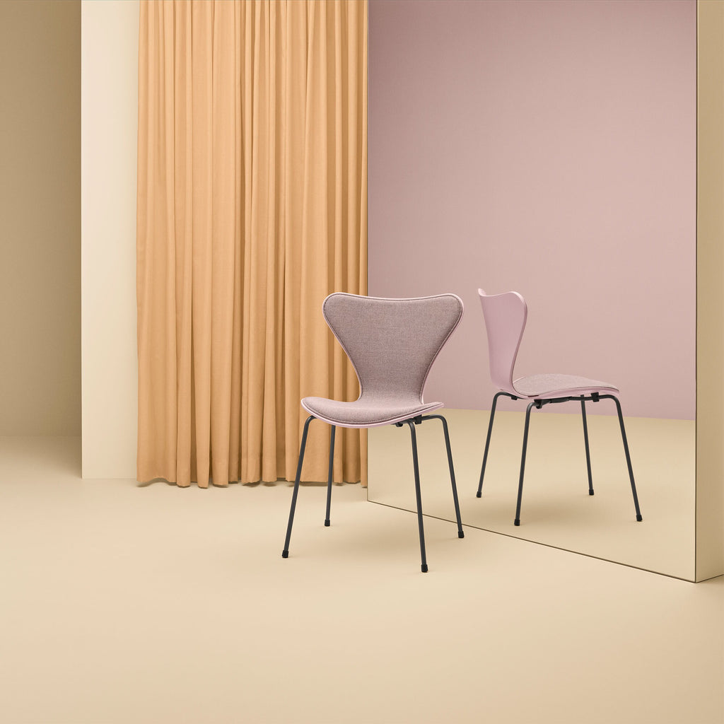 Fritz Hansen Serie 7 Stuhl Vorne gepolstert Warmes Graphit