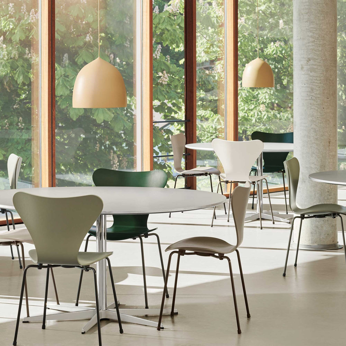 Fritz Hansen Serie 7™ Stuhl gefärbte Esche Braun Bronze