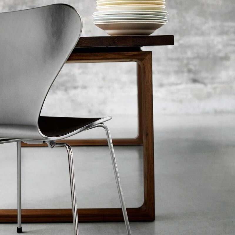 Fritz Hansen Serie 7™ Stuhl gefärbte Esche Gestell Verchromt