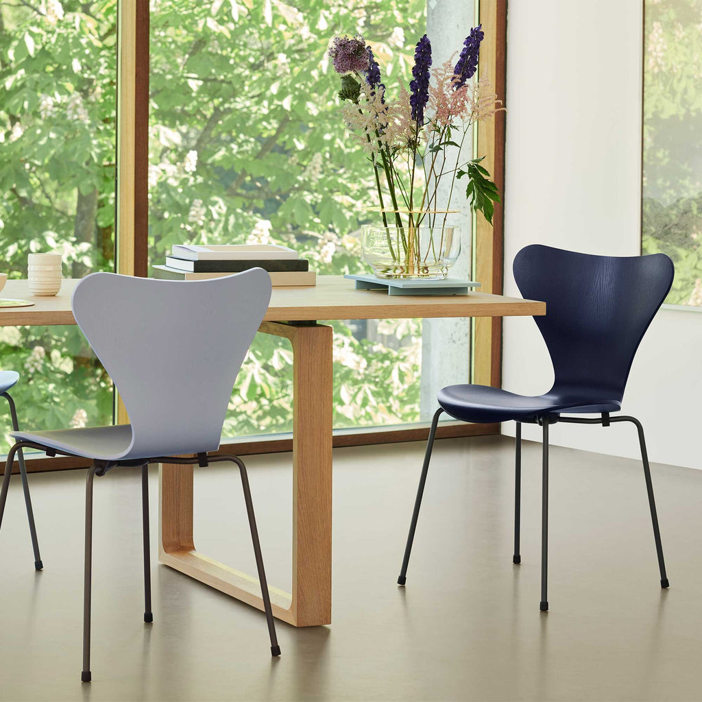 Fritz Hansen Serie 7™ Stuhl gefärbte Esche Gestell Warmes Graphit