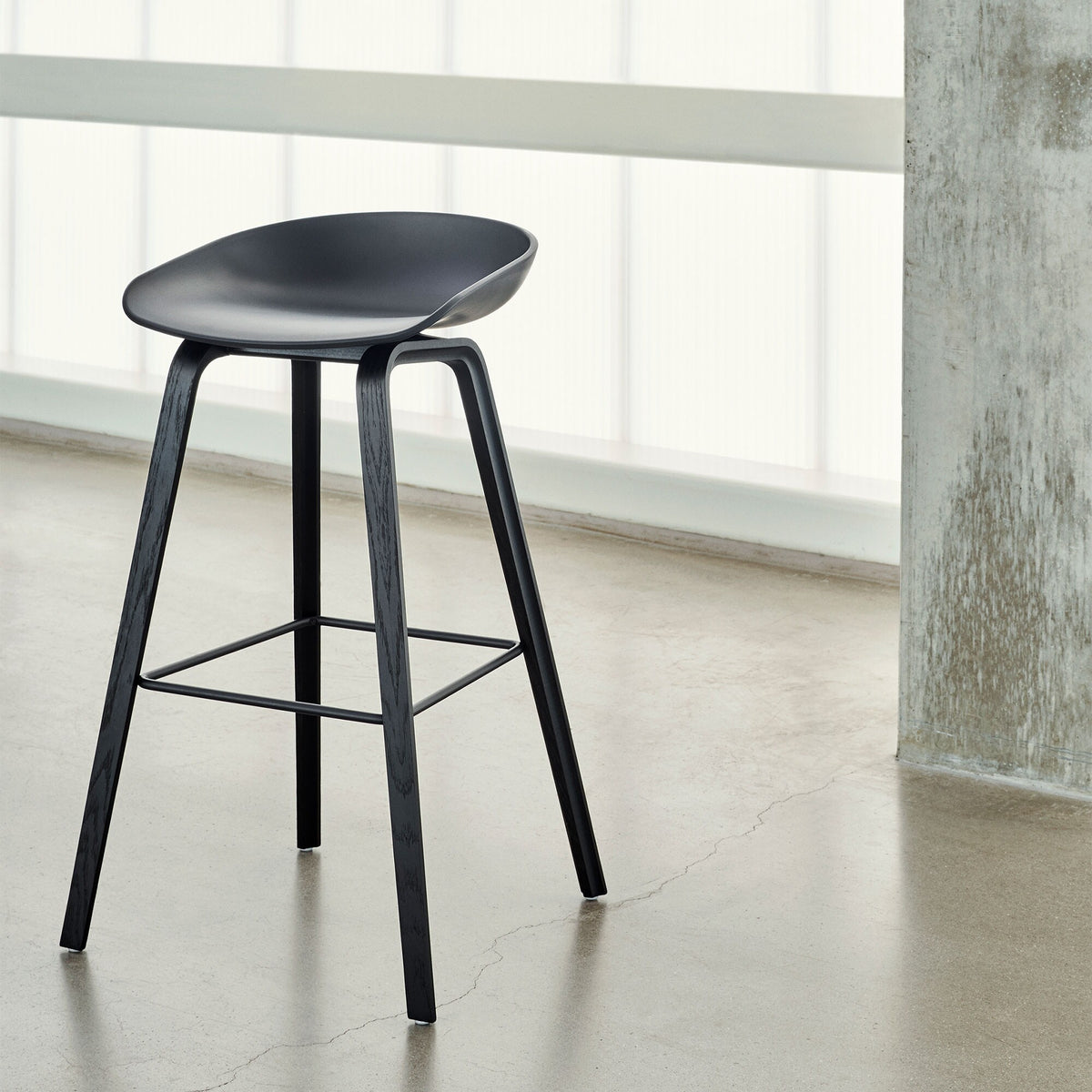 HAY About a Stool AAS 38 2.0 Barhocker niedrig Gestell schwarz