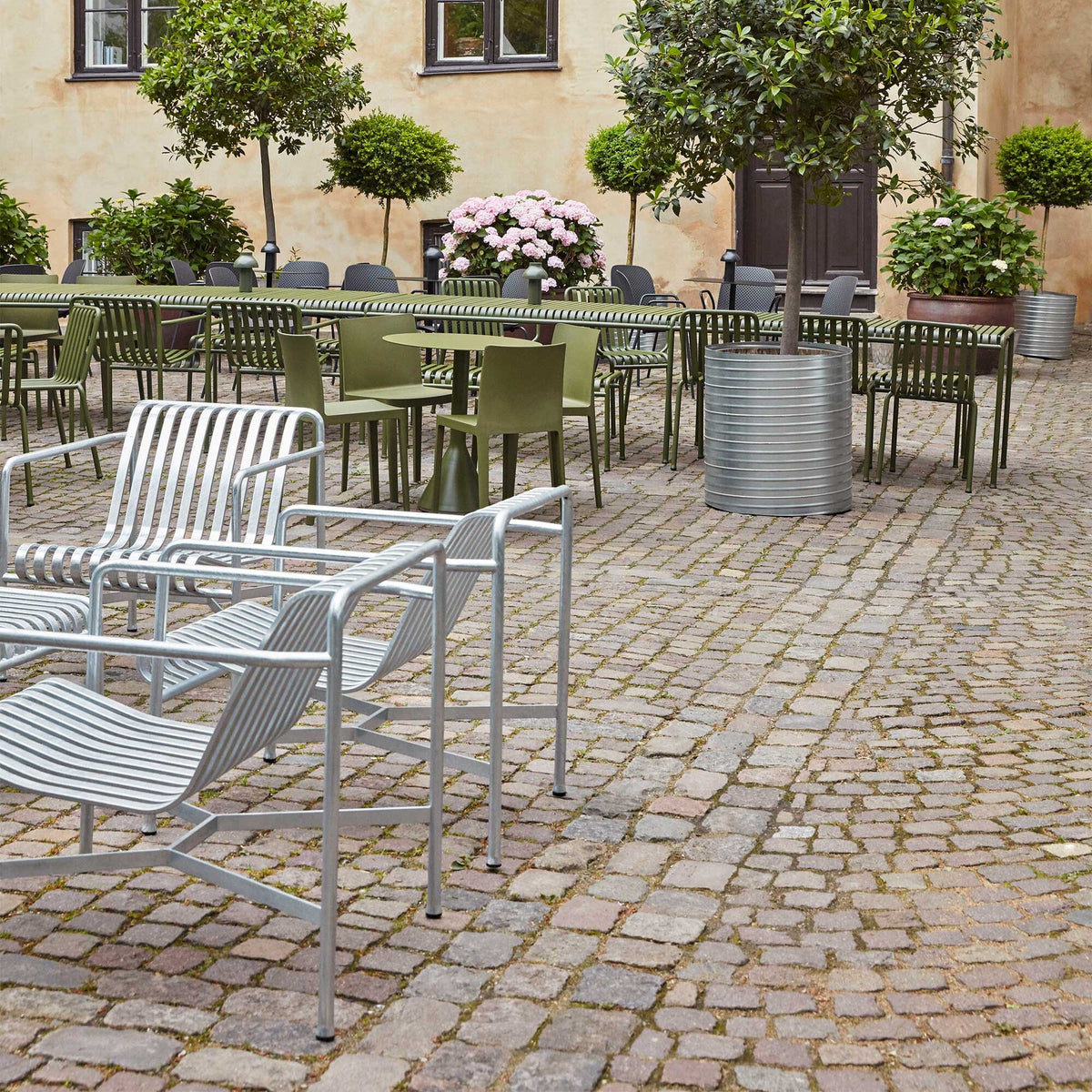 HAY Palissade Garten Loungesessel mit niedriger Rückenlehne Feuerverzinkt