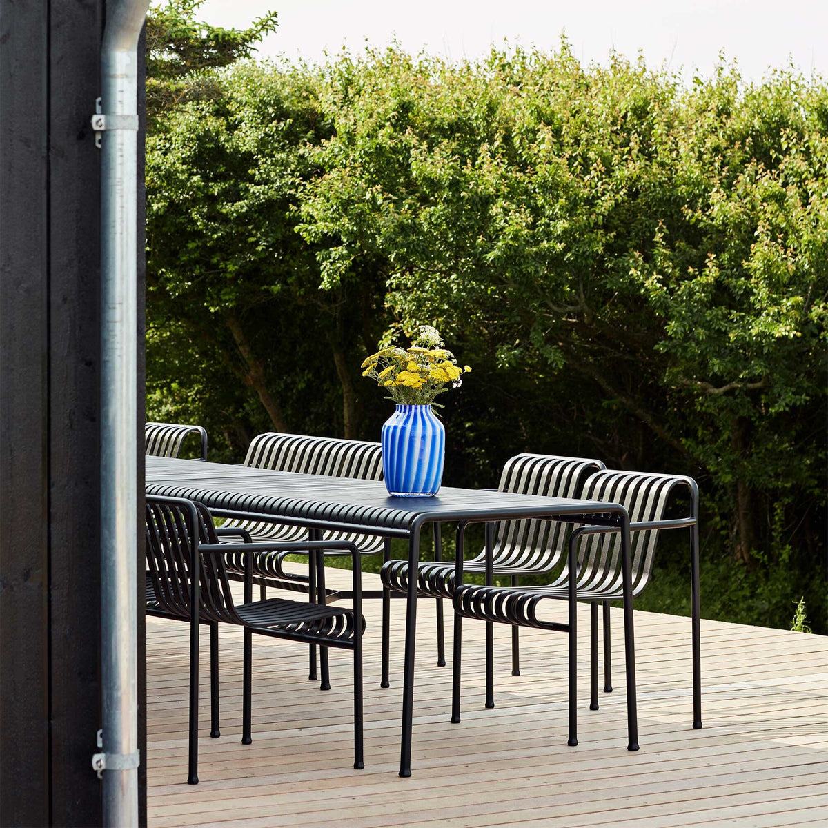 HAY Palissade Gartenset Tisch + 2 Dining Bänke mit Sitzkissen