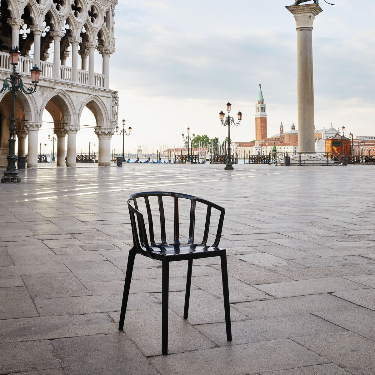 Kartell Venice Gartenarmlehnstuhl glänzend