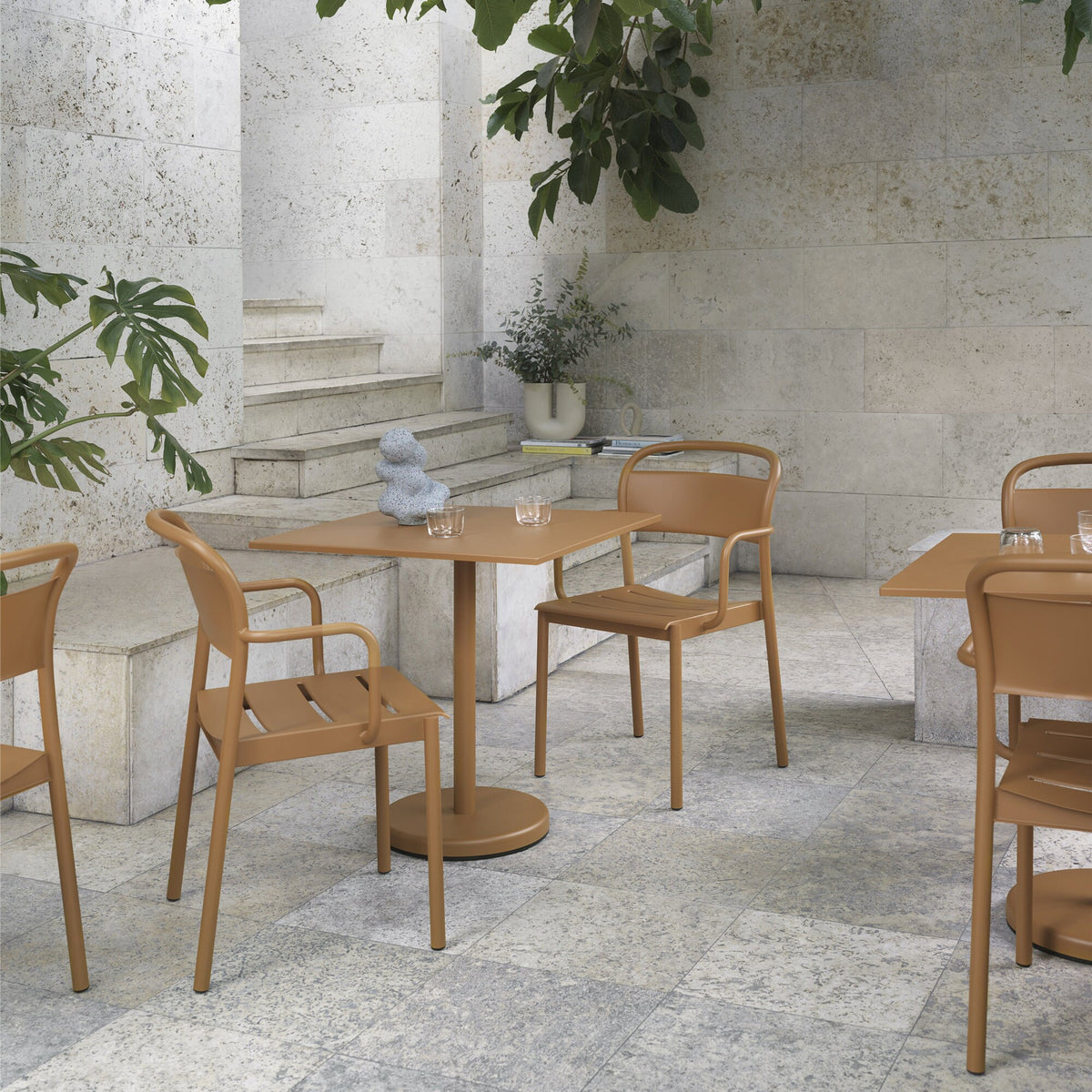 Muuto Linear Steel Gartenarmlehnstuhl