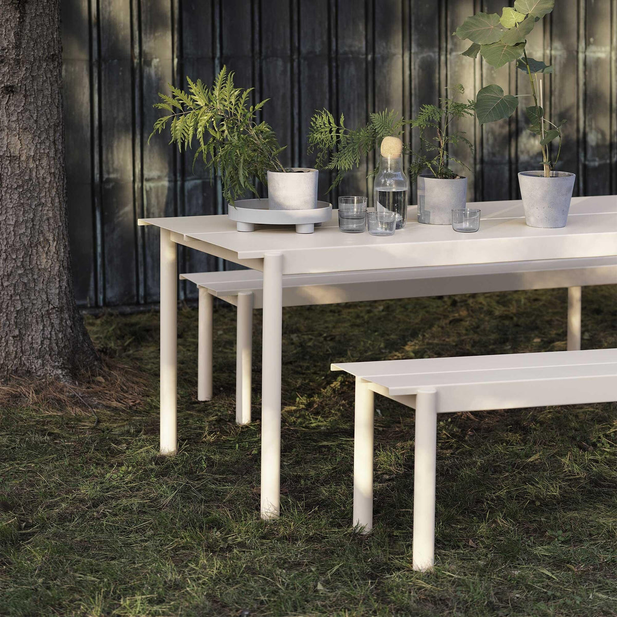 Muuto Linear Steel Gartentisch 200x75cm