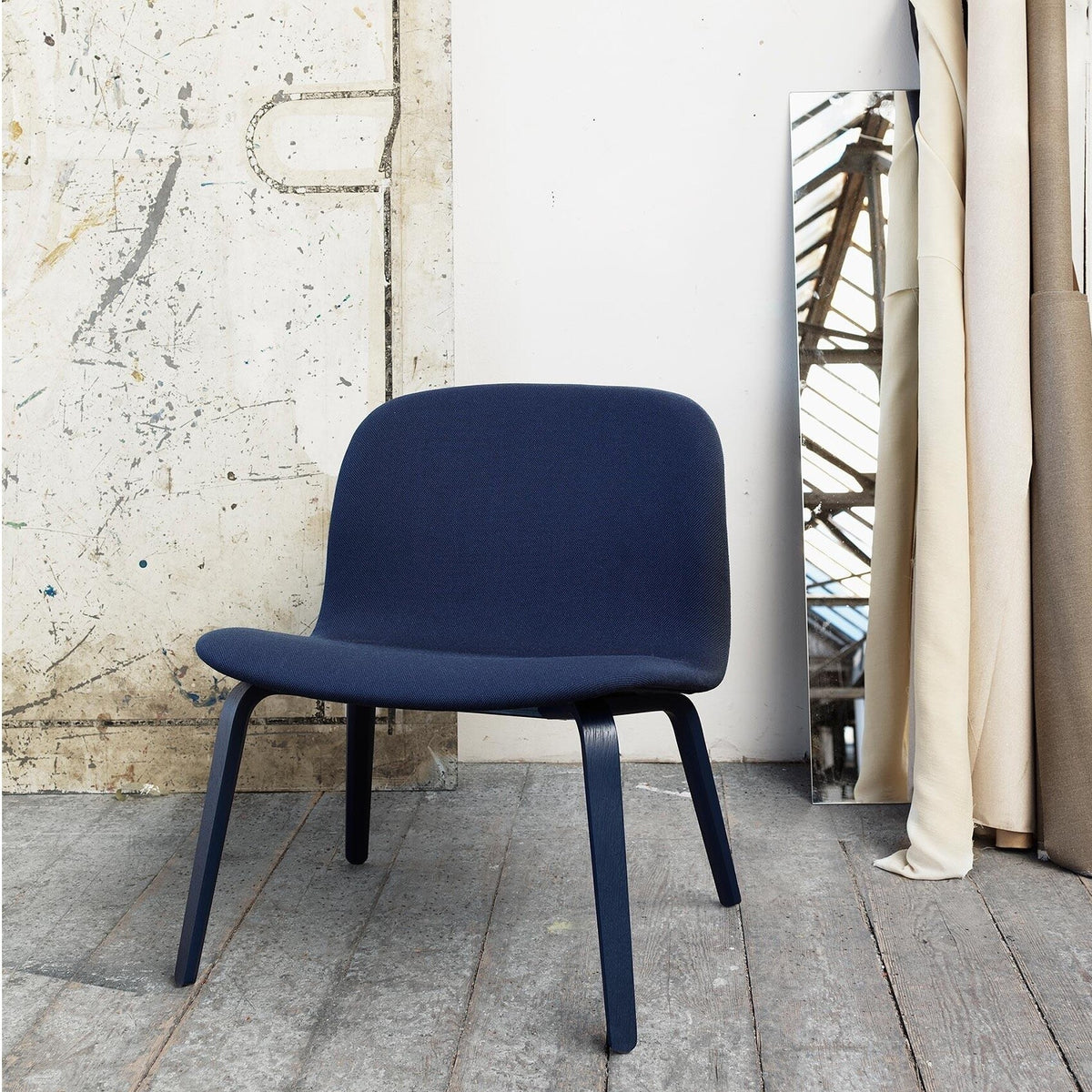 Muuto Visu Lounge Chair mit Holzgestell