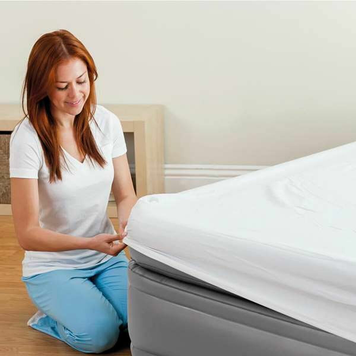 Cama hinchable beige de PVC, 152 x 51 x 203 cm — imagen 4