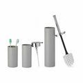 Set de baño de plástico gris con 3 accesorios