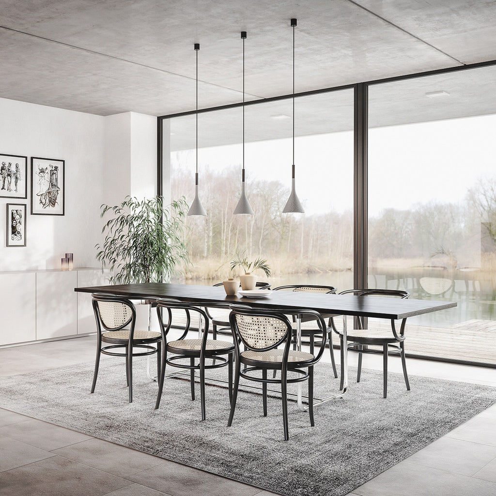 Thonet 210 R Bugholz-Armlehnstuhl mit Rohrgeflecht