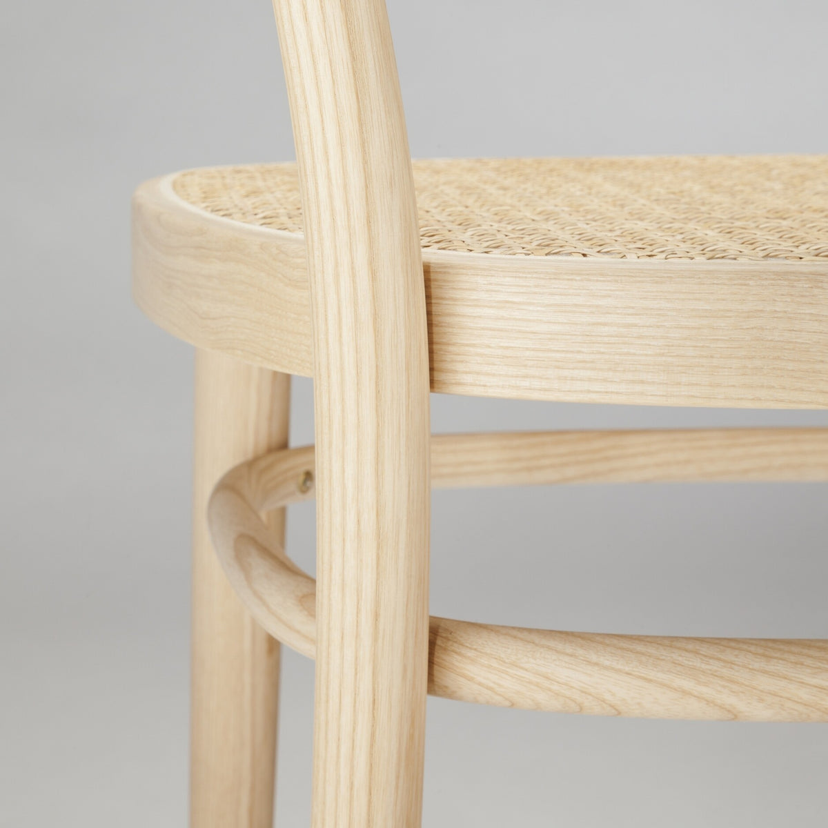 Thonet 215 R Bugholzstuhl mit Rohrgeflecht