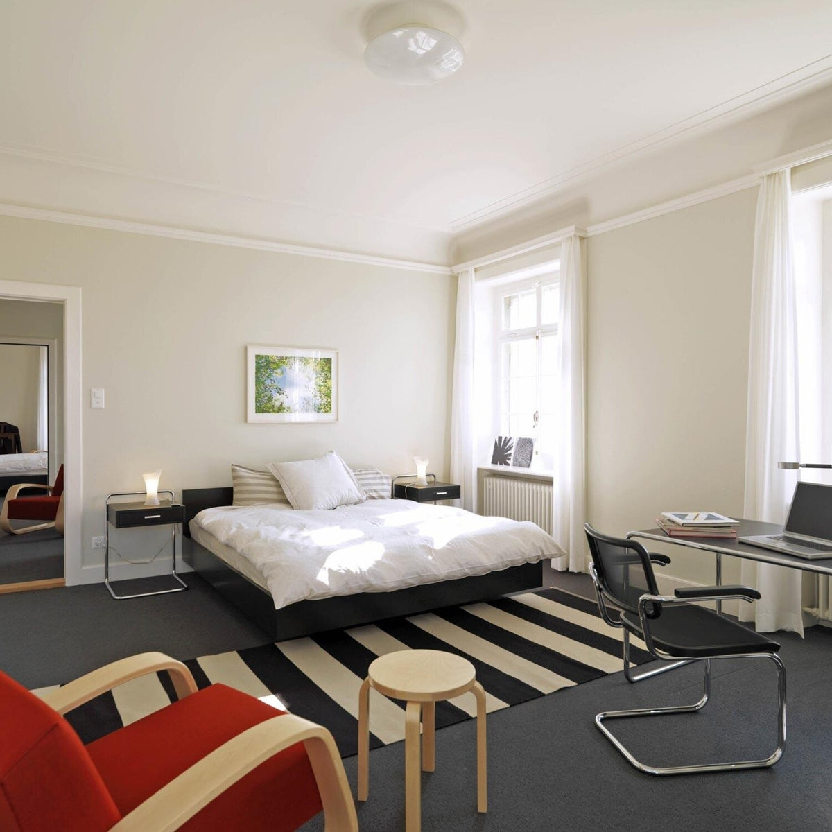 Thonet B 117 Nachttisch mit Schublade