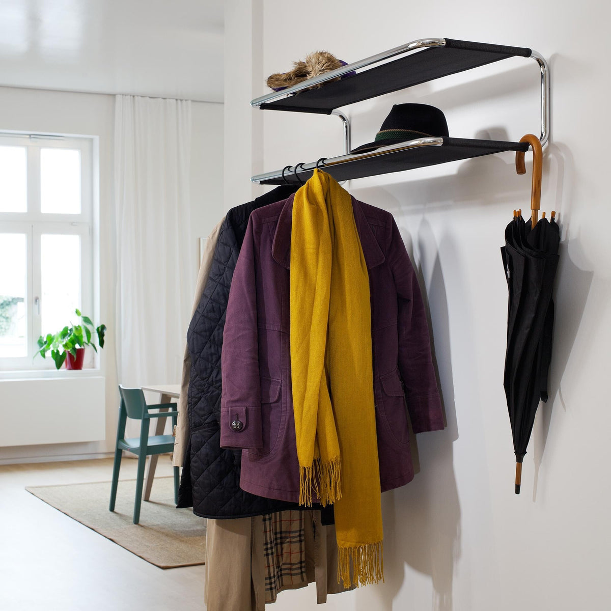 Thonet S 1521 Wandgarderobe/ Schuhregal