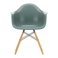 Vitra Eames Fiberglass Armchair DAW Ahorn gelblich