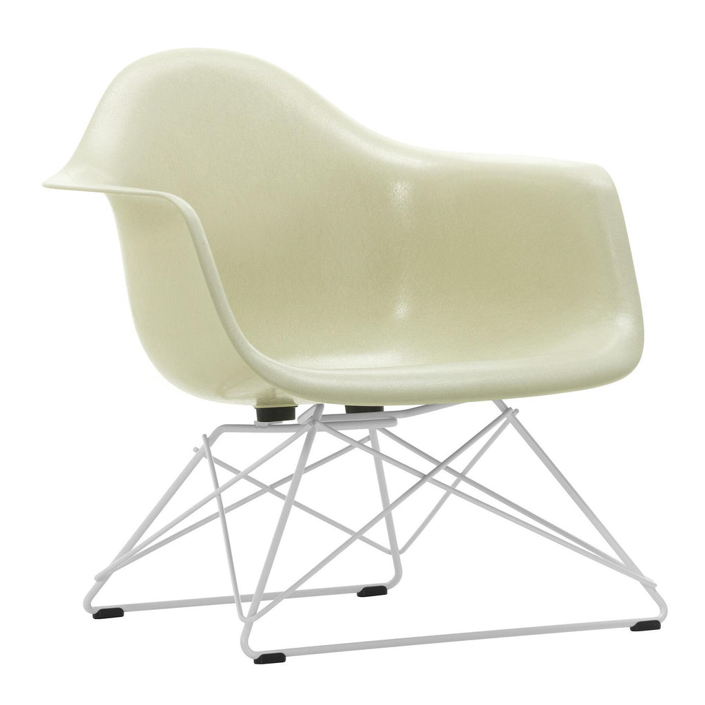 Vitra Eames Fiberglass Armchair LAR Gestell weiß