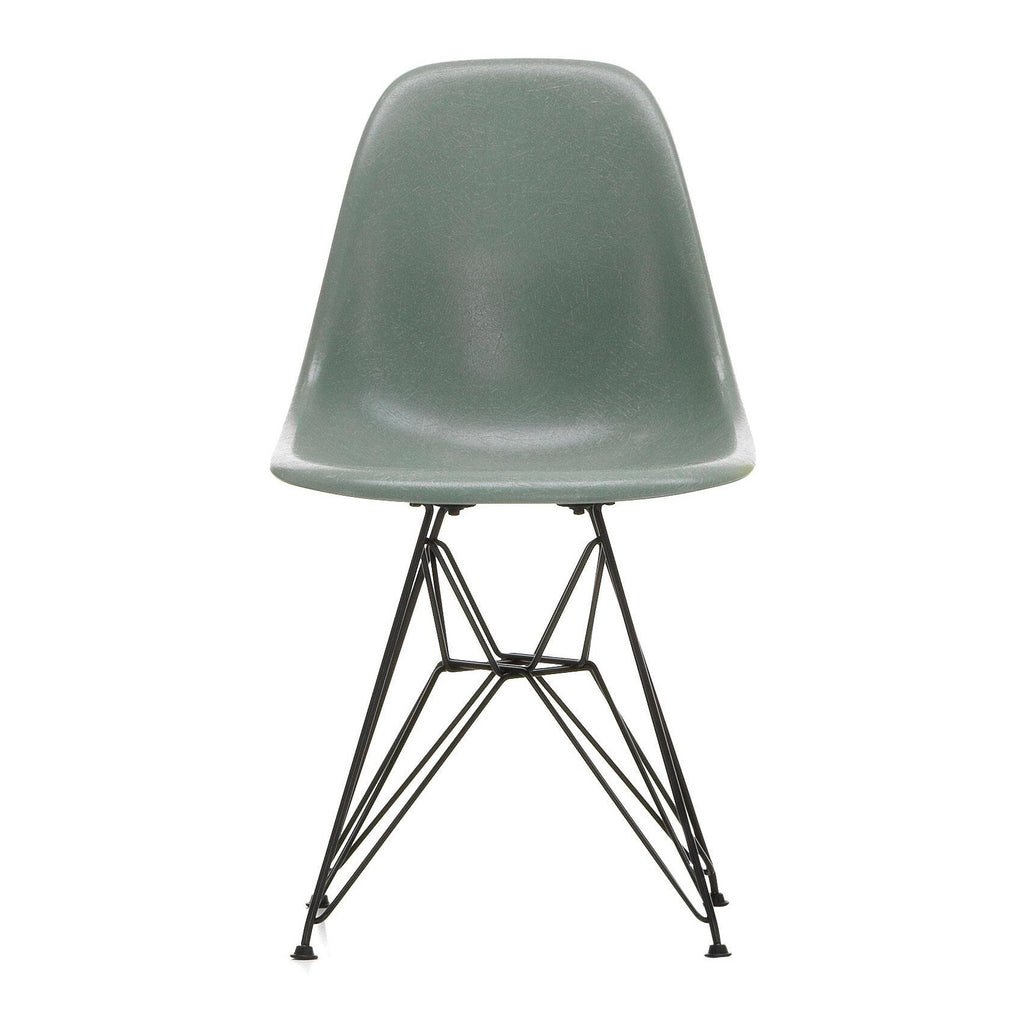 Vitra Eames Fiberglass Side Chair DSR schwarz